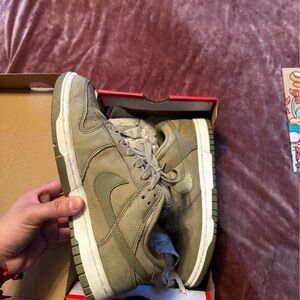 Natural olive low dunks ￼( women sz 7 )